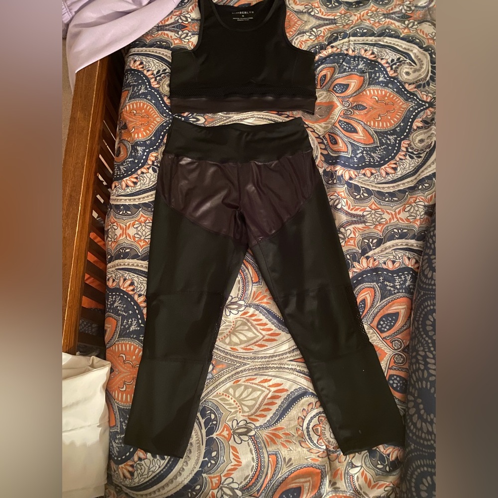 Gym Wear. Workout clothes. Stylish activewear. 2 piece set. Halter bra and pants